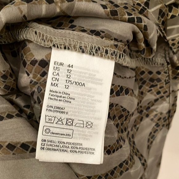 Richard Allen for H&M Green Snake Longsleeve Button-down Blouse - Picture 6 of 6